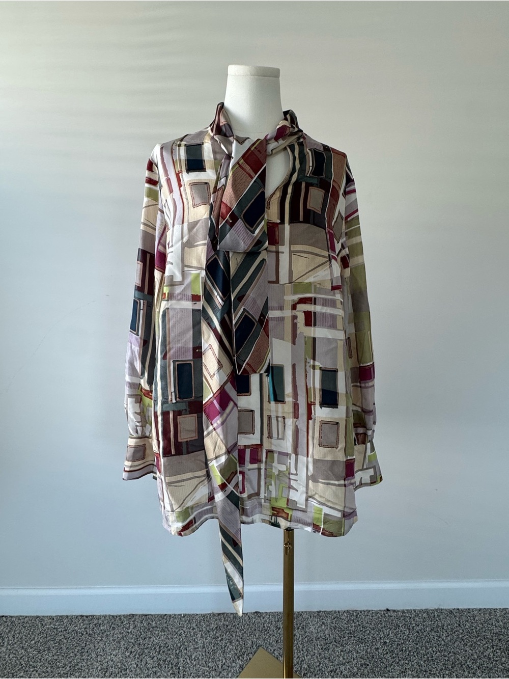 Sutton Studio 100% Silk Geometric Print Tie Neck Blouse 18W Plus Size Office - Picture 2 of 6